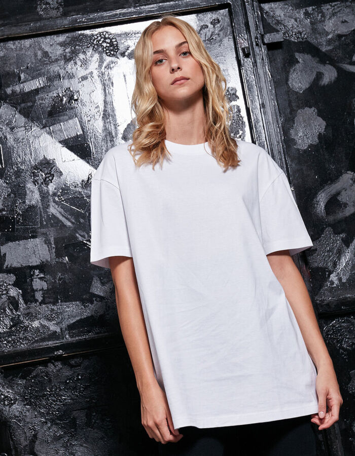 Build Your Brand Women's oversized boyfriend tee BY149 Women's oversized boyfriend tee Thumbnail